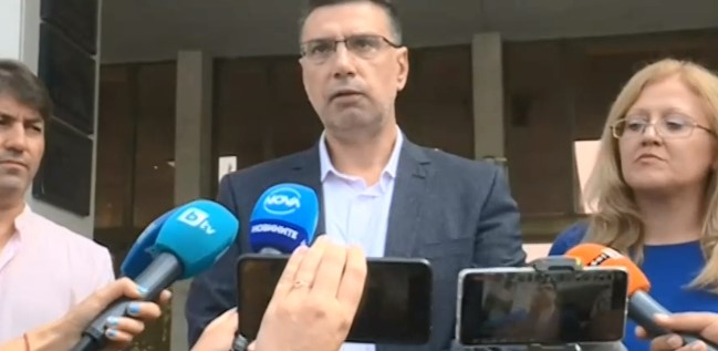 15 годишният сириец Омар е управлявал автобуса с мигранти който помете